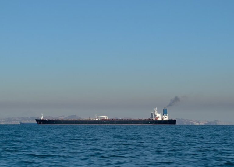 "Зомбі-танкери" прориваються через Ормузьку протоку – ЗМІ