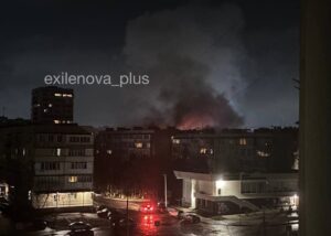 У Севастополі стався вибух у п'ятиповерхівці: палають три поверхи