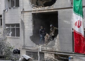 СюжетВійна на Близькому Сході. Онлайн