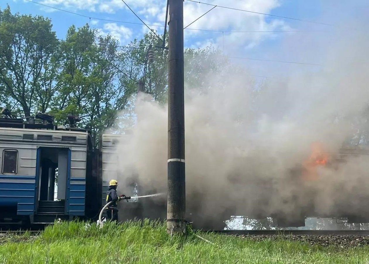 На Черкащині під час руху спалахнув електропоїзд