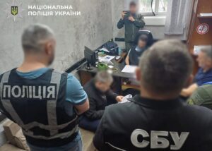 На Львівщині викрили схему вимагання, яку координували з колонії