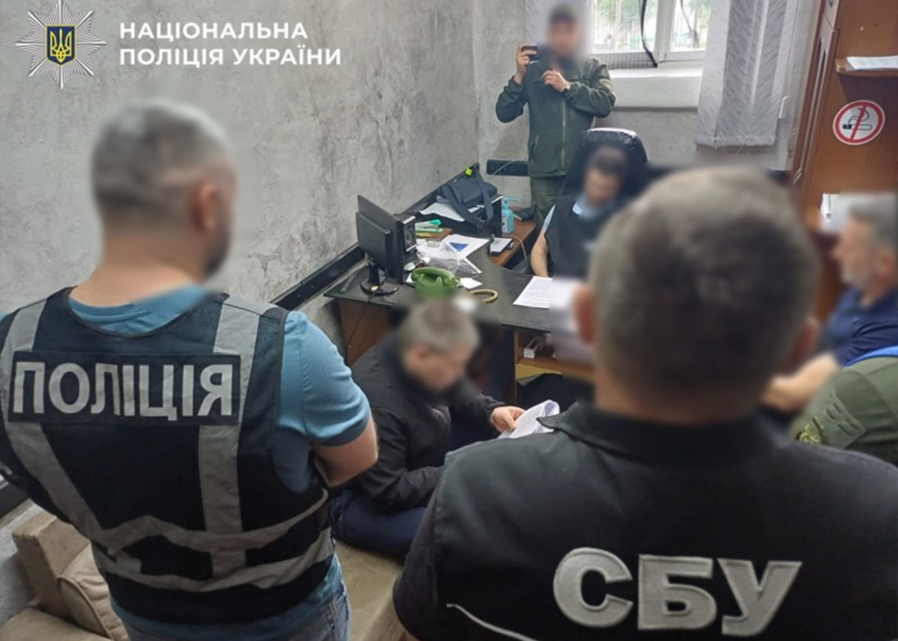 На Львівщині викрили схему вимагання, яку координували з колонії