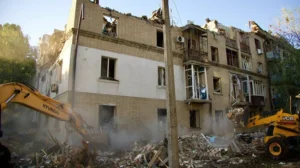 У Дніпрі кількість загиблих зросла до 12: з-під завалів дістали тіла жінок і дитини