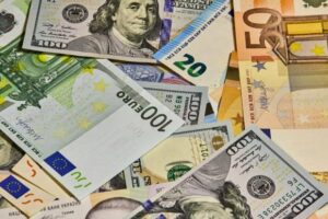 Курс долара у липні впаде нижче 45 грн? Банкіри дали прогноз