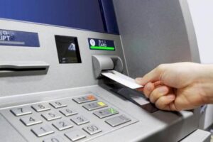 Мало хто знає! Чому не варто друкувати чек у банкоматах
