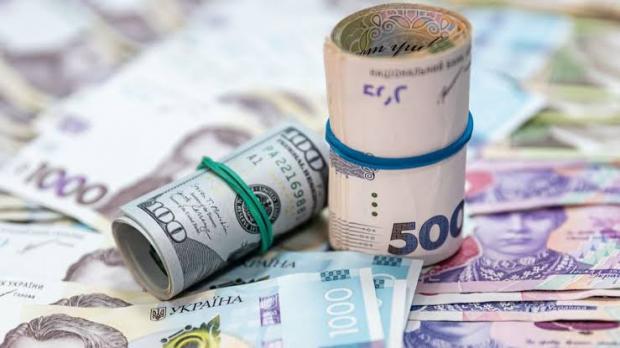НБУ продав понад мільярд доларів за тиждень: Чи чекати нового стрибка курсу
