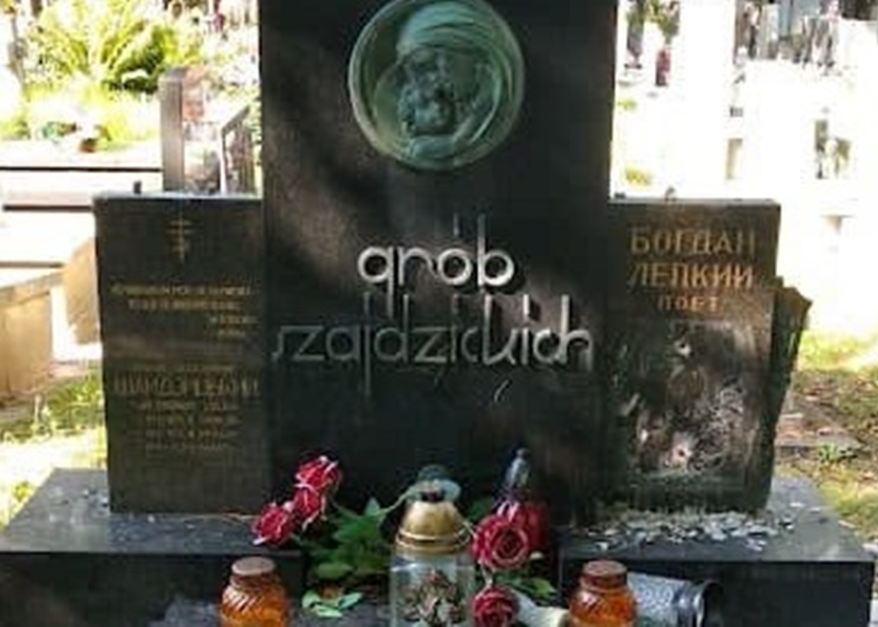 У Польщі пошкодили могилу українського письменника