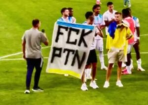 Українські футболісти вийшли з протестом проти війни у ​​ЛЧ