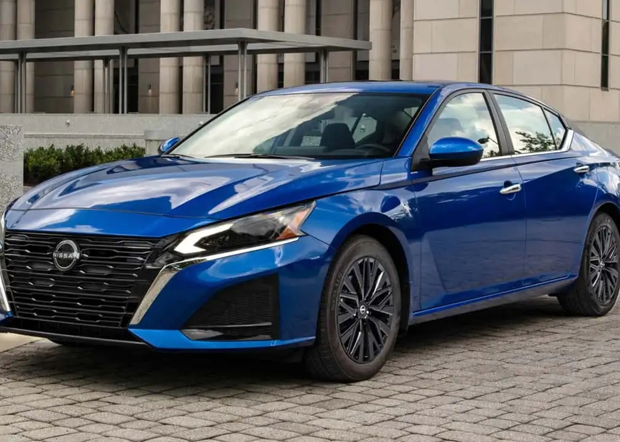 Nissan спростувала новини про завершення виробництва Altima