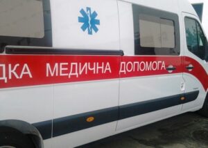 Дрон РФ влучив у автомобіль у Харкові, є постраждалі