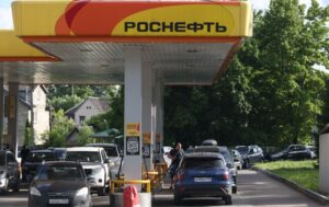 Паливна криза в Росії посилюється: Москва рекордно викачує бензин із Білорусі