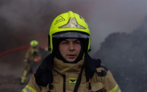 Ракетний удар по Києву: спалахнули пожежі, є постраждалі