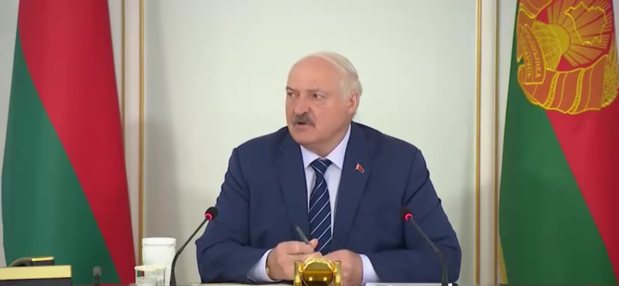 Лукашенко пригрозив «неробам» автоматами й службою біля України: кого хоче відправити на кордон