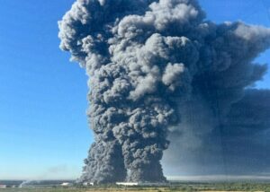 "Везувій" на складах: дим від пожеж сягнув Москви