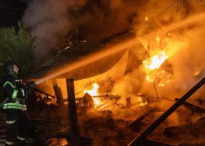 Дрон РФ ударив по Харкову: спалахнула пожежа