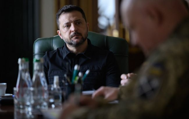 Зеленський провів нараду з військовим керівництвом: Генштаб готує зміни на фронті