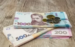 Пенсія у 60 років: Українцям пояснили, як не втратити частину виплат через звернення до ПФУ
