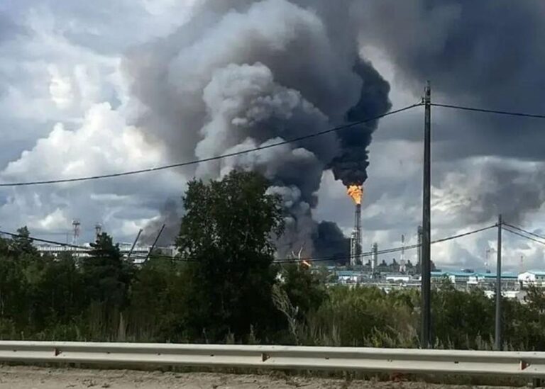 У Росії пожежа на великому газохімічному комплексі