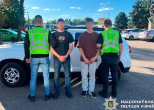 У Києві чоловік з сином через ревнощі спалив авто нового обранця колишньої