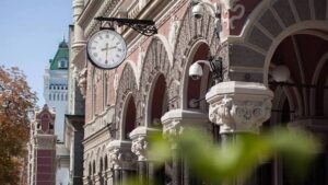 Фінансовий моніторинг проти правосуддя: Національний банк заборонив автоматично блокувати заставні платежі для «ВАКС» – регулятор вимагає змін