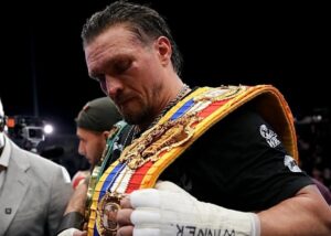 Усик кардинально змінив колір волосся