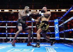 Дюбуа ефектно розправився з Вордлі: відео поєдинку