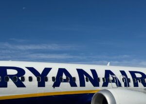 Дороге пальне вдарить по пасажирах: як подорожчають авіаквитки