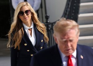 Звільнена речниця Трампа опублікувала його секретний проект