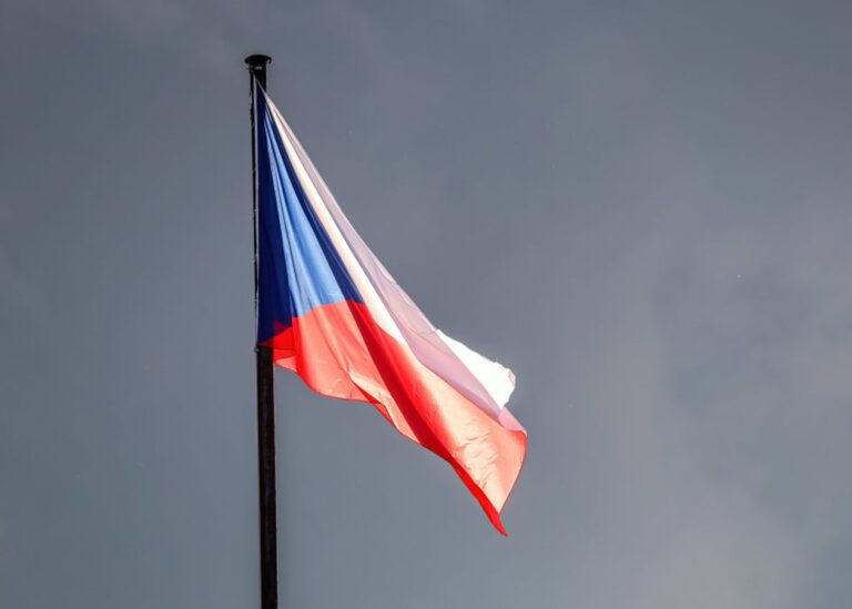 У Чехії планують удвічі скоротити виплати українським біженцям