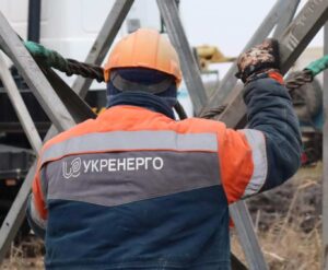 Поки Україна живе за графіками відключень, борги в енергетиці зростають