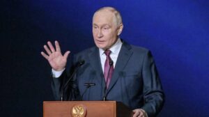 Ілюзії Кремля та реальність терору: Путін заявив про «тристоронні переговори», відкинув заморозку фронту й згадав «генетику» на тлі кривавих ударів по Україні