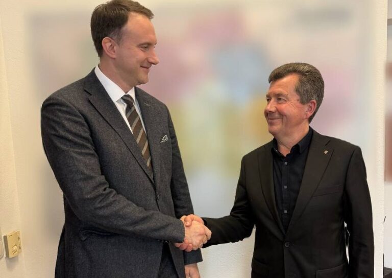 Росія полює на залізничників: «Укрзалізниця» встановила 281 укриття й готує ще сотні — де сховатися пасажирам